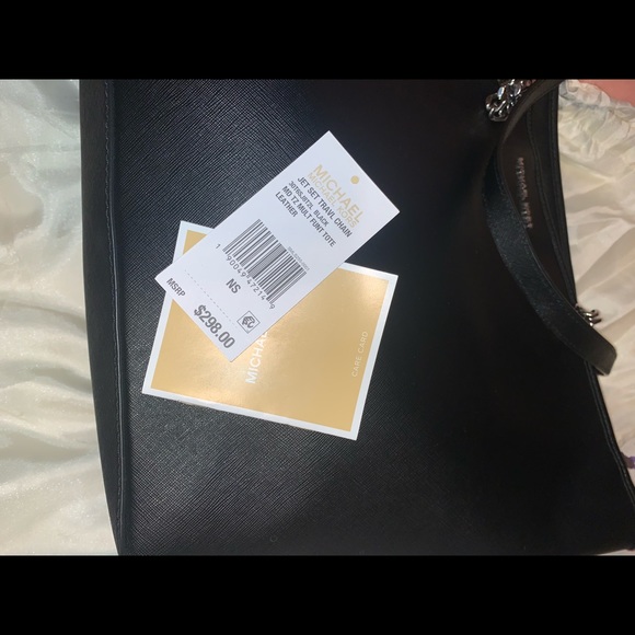 Michael Kors zippered tote 👜 - Picture 9 of 10